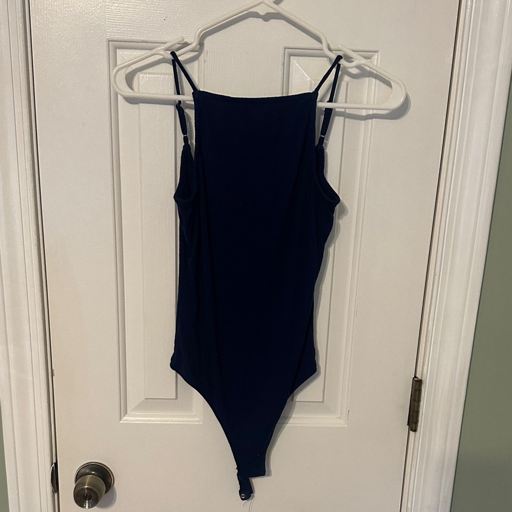 6 Large Women’s Bodysuits. Black, Navy and White - Picture 9 of 12